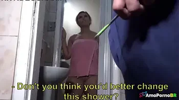 Mulher casada pedindo ajuda ao vizinho