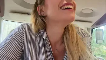 Je me fais défoncer le cul par un inconnu dans son camping car