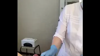 Новая подборка казусов с эякуляцией от русского мастера депиляции