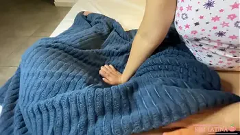 a la supervisora le entro la calentura ya para irnos a dormir en un viaje de capacitación y toco darle leche