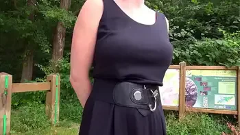 Mature à poil dans la rue et baisée en public !-MF200956 1