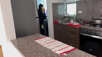 Mi novia me descubre siendo infiel en una llamada caliente mientras la tenemos en la habitación de invitados