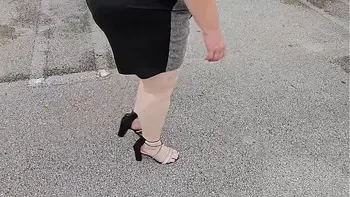 Stranger approached me for directions, saw my red panty under my dress, & ended up cumming on my leg in car