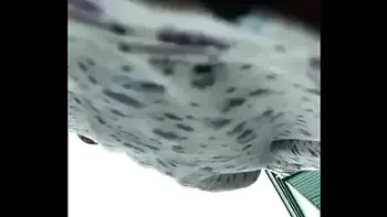 Oma harige  kut onder  jurk