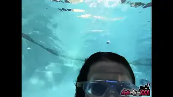 Brunette Cougar Sofie Marie Plays Her Pussy While Underwater