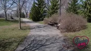 Eden, une jeune coquine aux petits seins