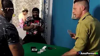 O Amigo do Meu Marido Ficou socando minha garganta e no meu Útero, lá no banheiro enquanto meu marido jogava baralho