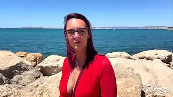 Léa, une marseillaise chaude qui aime les grosses bites