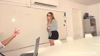 Hot blonde offers her pussy to get a raise