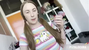 PutaLocura - Teen ucraniana Emma Fantasy seduce a Torbe y traga su lefa.