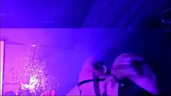 Teen-Schlampen ins Maul gepisst (Piss-Zusammenstellung)