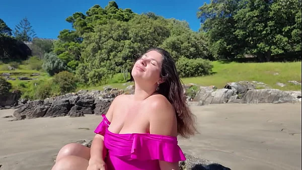 Milf's Tits suddenly Fell Out of her Swimsuit on the Beach