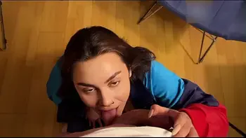 Student shows how to fuck on first day of college