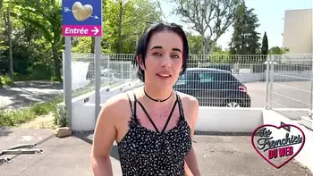 Leila, 18ans, se gode avant de se faire baiser