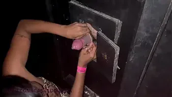 Botou na namorada pra rolo pelo gloryhole na festa de swing do Caricias