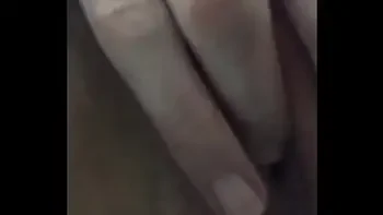 Novinha se masturbando