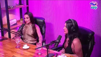 A loirinha peladinha no estudio