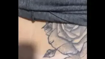 Fiquei com tanto tesão dentro da estação do metrô minha buceta estava toda molhada ! Fui da no banheiro e chupa esse pau grosso do meu marido .(EM PUBLICO)