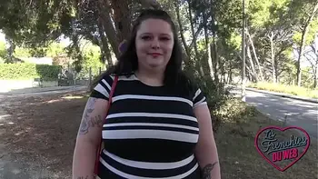 Jade, une coquine ronde qui aime la baise à plusieurs