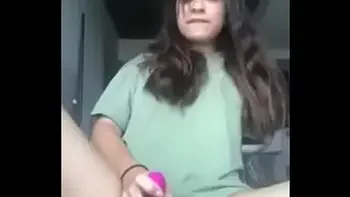 Linda MILF masturbándose