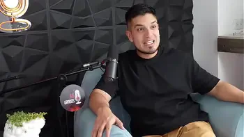 Pornstar sucks off a fan after a hot interview - Sara Blonde - CrisPasquel