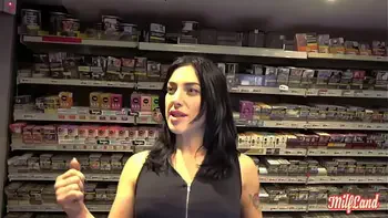 Sabrina, italienne de 30ans, à la libido explosive Part 1