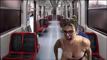 Dentro do trem público da capital acochei e fodi a secretária gostosa vindo do seu trabalho!