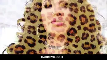 Voluptuous tattooed oral artist Arabelle Raphael blowbanged