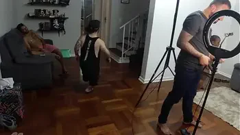 a anãzinha rabuda - suruba e bastidores do que rola