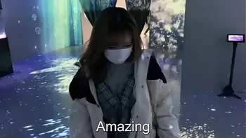 [English Dubbing] She sucks the young man's dick with her tongue, and then swings her huge ass around and says, “Oh, no! I'm going to cum!” and then she gets fucked in the middle of the cock by her instinctive cumshot sex!