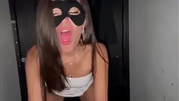 Aproveitei bastante no swing, mas como estava cheia de tesao dei até o cuzinho pro marido