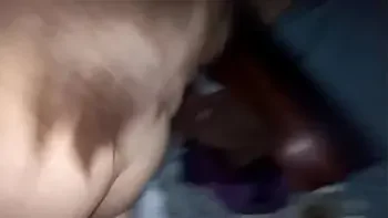 Mi novia es muy rica y puta, terminamos cogiendo.