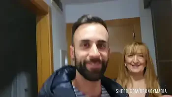 El Cornudo De Mi Marido Me Pilló Con Otro Con Una Polla de 25 Cm y Después Se Unió El...