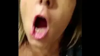 Non posso mettermi a lavare i piatti che arriva Teresa a succhiarmi il cazzo