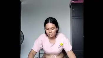 mi cuñado se encuentra en su siesta y yo entro a montar en su gran polla