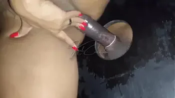 Eu amo chupar rola de estranhos no GloryHole da Freedom em Floripa, se for 2 melhor ainda.