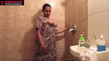 Indian Amateur Babes Lily Masturbation Sex In Shower