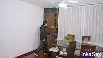 Vilma descubre a Daphne mamando la verga de Scooby y terminan follando los tres.