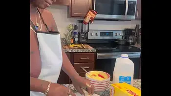 Making banana pudding