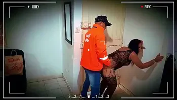 Casual sex with the delivery guy, I suck his cock and let him fuck me after showing me off in lingerie. Quick, adrenaline-filled, and delicious sex!