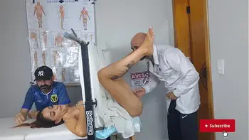 Traição ginecologista mete na esposa do corno sem ele saber!