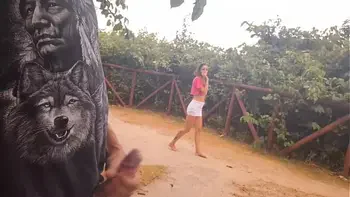 Punheta para safada que passava em público!