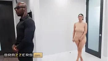 BRAZZERS - Violet Myers Shows off her asshole to Paparazi