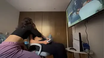 Teenagers can't be alone without exploring their bodies.