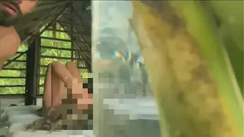 Hago masajes en la playa a las turistas para ganarme la vida y les pongo buena musica