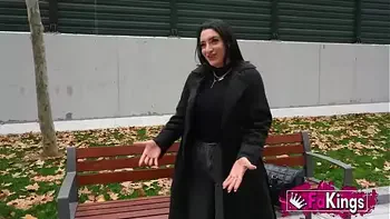 Sex tour in Madrid for the horny Valencian Nelia Estrada. Another monument to the capital!