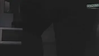 Extranjera, gordita, culona y tetona, recién llegada, me muestra sus tetas para conseguir trabajo. Luego nos encontramos en la calle para ir a un hotel a coger.