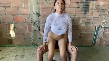 me follo a mi jefa pro su gran coño y le ordeño su teta