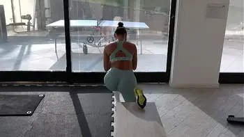 Fit Teen Bubble But Fucks her Personal Trainer after the Gym