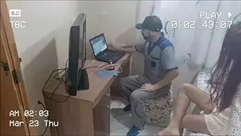 Safada dona de casa recebe manutencista depravado!